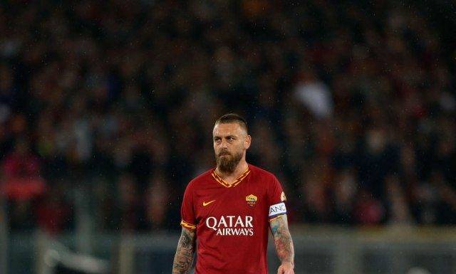 Legenda Rome se maskirala kako bi sa tribina gledala derbi Rima VIDEO